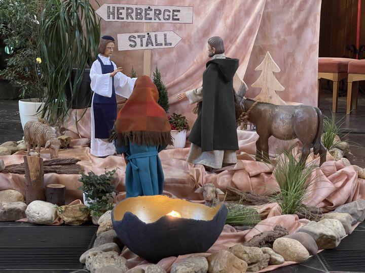 Weihnachten – Christen auf der ganzen Welt feiern die Geburt Jesu. Gott hat sei...