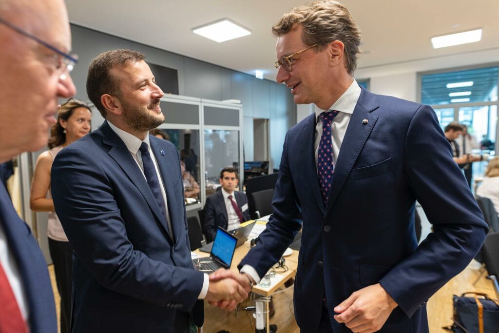 Wir brauchen Tempo statt Taktik. Und zwar in Deutschland und Europa. Europa ste...