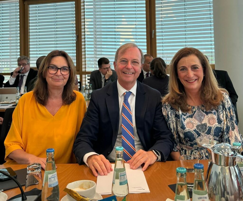 Die Union ist der klare Wahlsieger. Das bestätigt die CDU in ihrem Kurs für Frei...