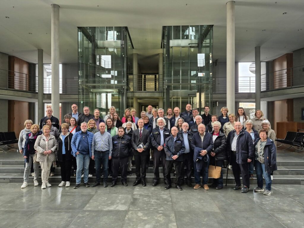 Während den Koalitionsverhandlungen und direkt vor der Konstituierung des neuen ...