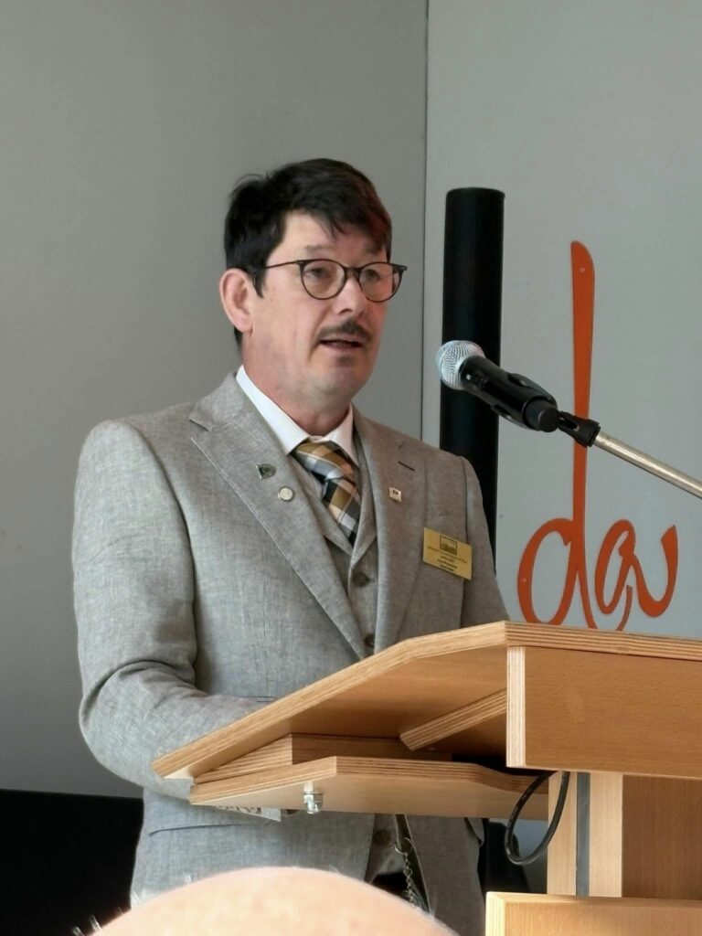 Die Briefmarken-Sammler-Vereinigung e. V. Düren feiert ihr 100-jähriges Bestehen...