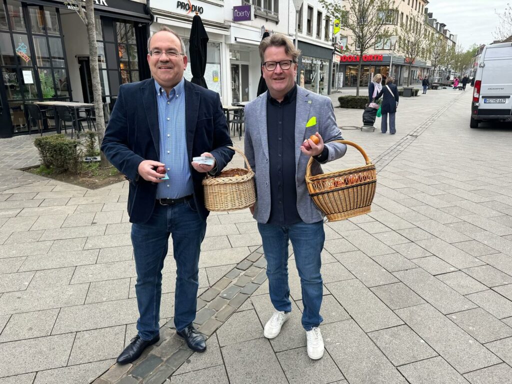 Karsamstag in der Dürener Innenstadt - gemeinsam mit Dr. Ralf Nolten, MdL, Kandi...