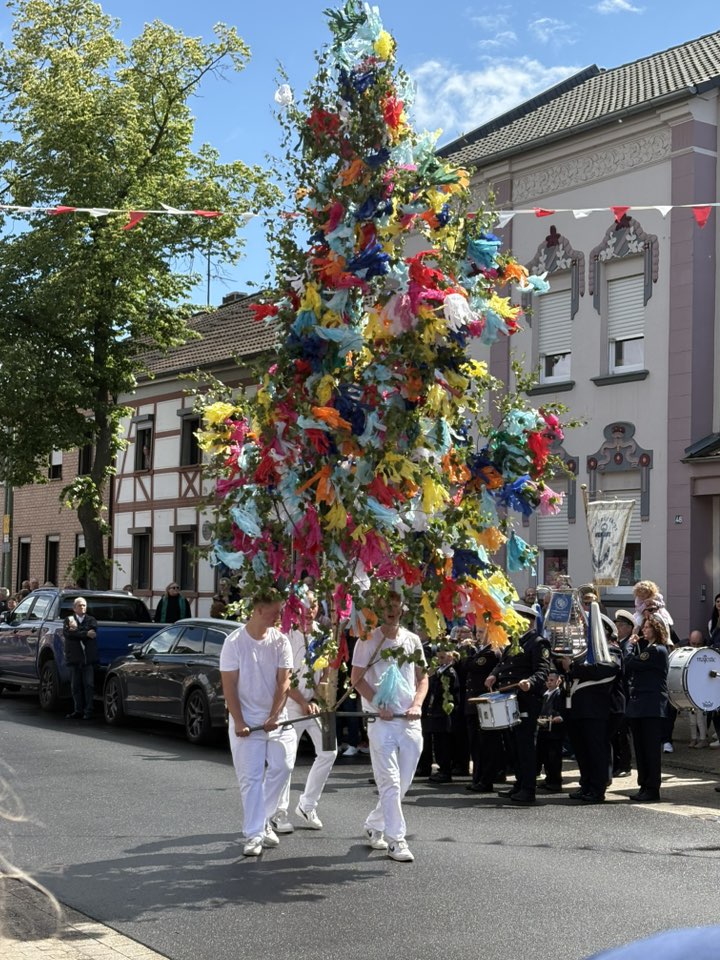 Maizug in Echtz mit anschließendem Ausklang im Festzelt.
Ermutigend ist das fre...