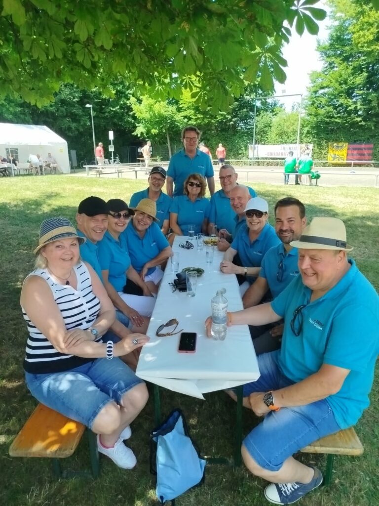 Asphaltstockschiessen in Niederau.
Team CDU ist bereit