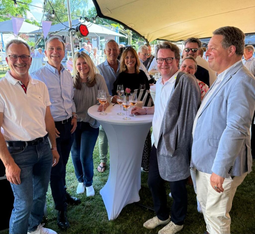 Ein gelungenes erstes Dürener Festival „Wein im Park“ bei bestem Wetter in unser...