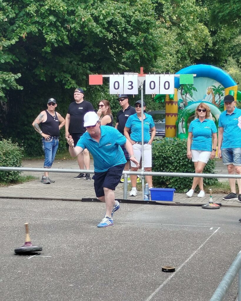 Prominententurnier beim Sportclub für Asphalt- und Eisstockschiessen Düren-Niede...