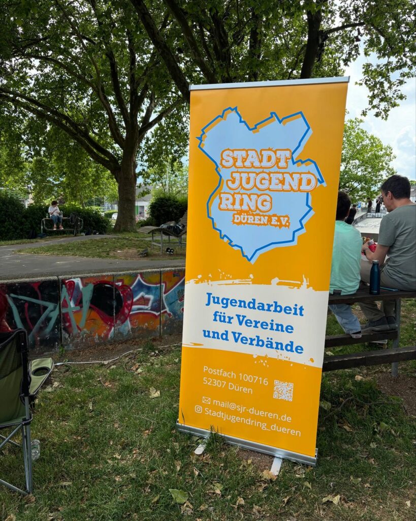 Skatekontest im BIFF-Park in Düren Süd-Ost. Beeindruckende Tricks mit  und Scoot...