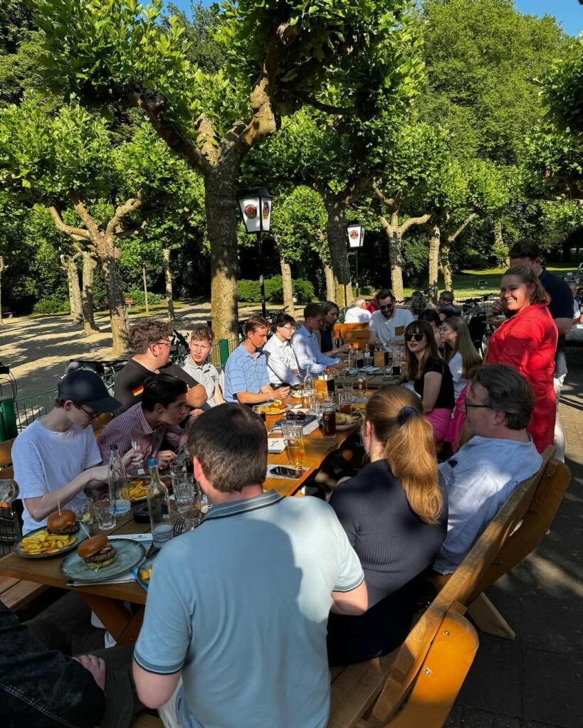 Volles Haus bei bestem Wetter bei unserem Neumitgliederabend der Jungen Union im...