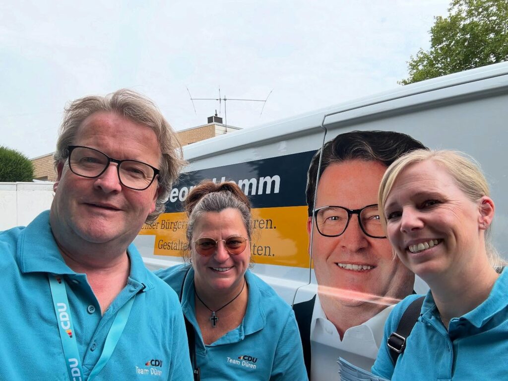 Die Haustürbesuche gehen weiter, gestern in Birkesdorf mit Stadtratskandidatin N...