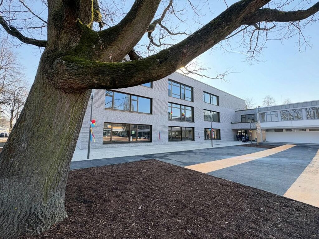 Feierliche Eröffnung des Neubaus an der Anne Frank – Gesamtschule in Düren – Mar...